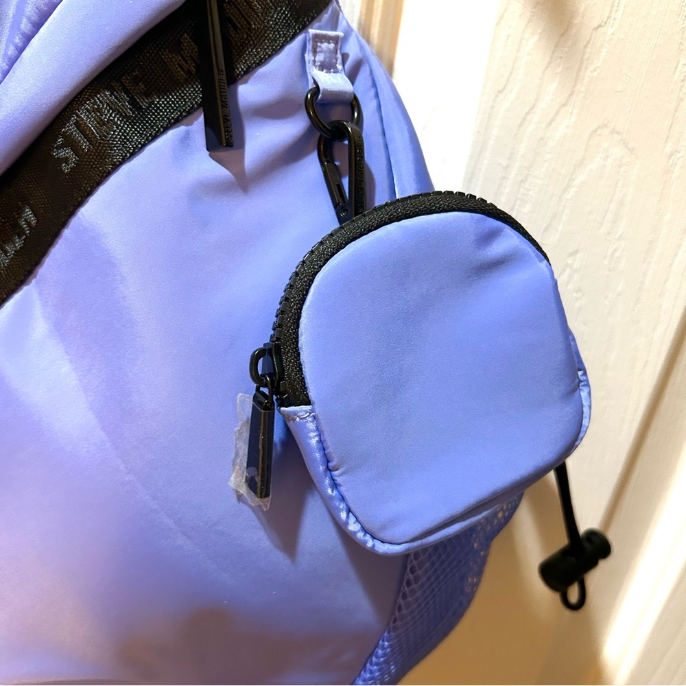 New Never Used Steve Madden Periwinkle Sling Bag for Men or Women. - Picture 3 of 12